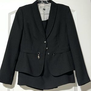 TAHARI Women’s 2 piece Business set